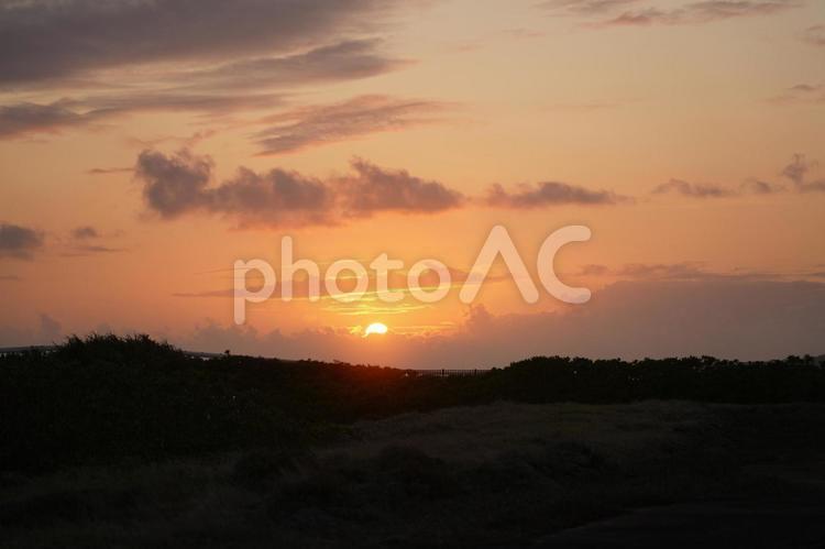 沈む夕日と公園 風景,山,自然の写真素材