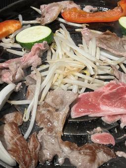 北海道のジンギスカン鍋 北海道のジンギスカン鍋 焼き肉,焼く,野菜の写真素材