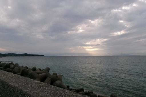 海 海,淡路島,夕暮れの写真素材