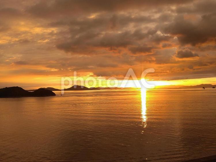 瀬戸内海の夕日 瀬戸内海,岡山,夕日の写真素材