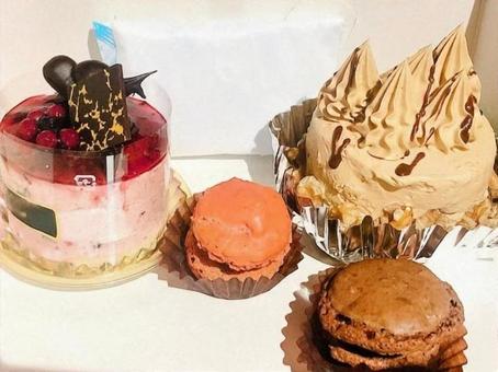 Macaroons and cakes at a cake shop in Tokyo, JPG Macaroons and cakes at a cake shop in Tokyo, JPG
