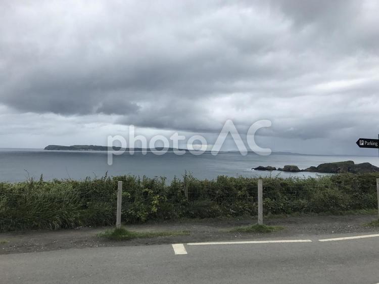 アイルランド、モハーの断崖近くの海 海外,アイルランド,自然の写真素材