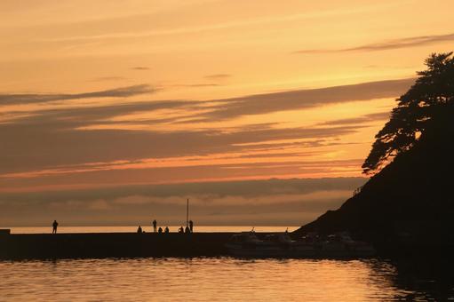 西伊豆町の素晴らしい夕陽 夕陽,素晴らしい,トンボロ現象の写真素材