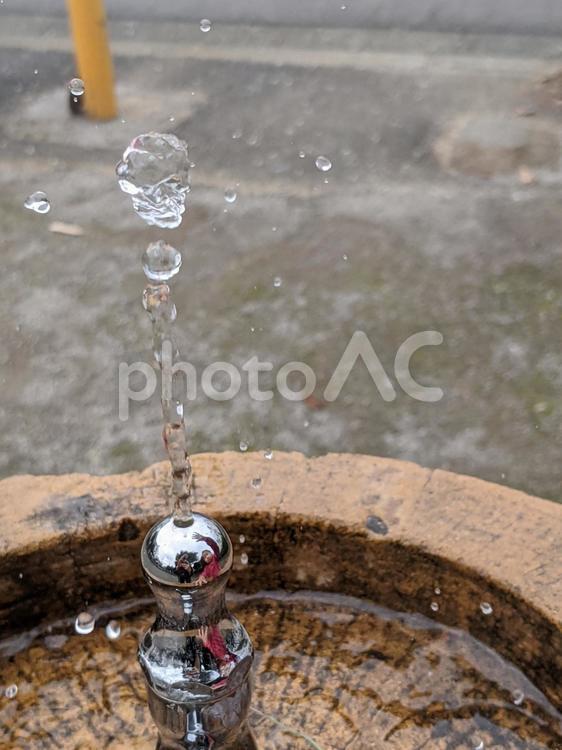 公園の水道と弾ける水 水道,水,弾けるの写真素材