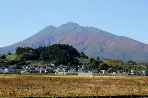 秋の津軽富士（岩木山）＿紅葉の写真