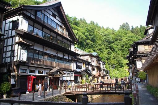 晴れた日の銀山温泉 晴れた日の銀山温泉 銀山温泉,温泉街,大正浪漫の写真素材
