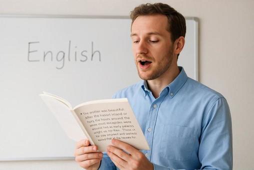 英語のテキストを読み上げる外国人講師 英語のテキストを読み上げる外国人講師の写真