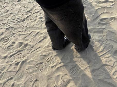 砂丘に立つ足元 砂丘に立つ足元 海,砂,自然の写真素材