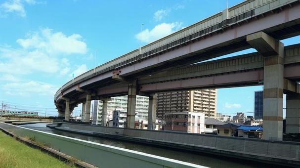 首都高速6号三郷線 綾瀬川 東京都葛飾区 首都高速6号三郷線 綾瀬川 東京都葛飾区 首都高,三郷線,高速道路の写真素材