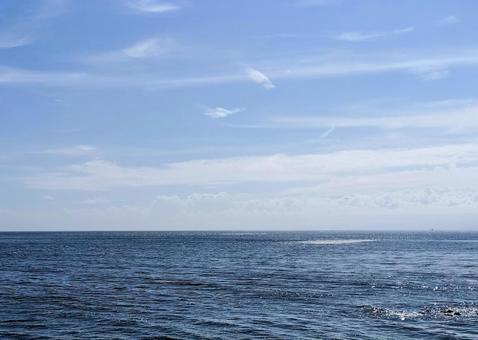 穏やかな海と6月の空 穏やかな海と6月の空 海,大海,大海原の写真素材