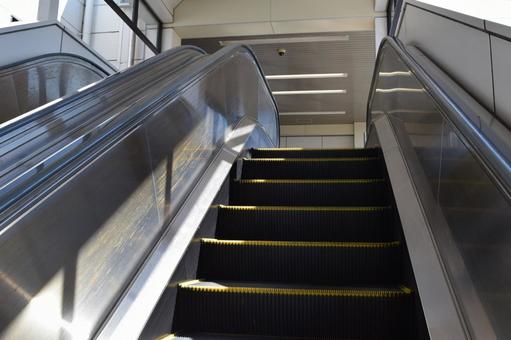 エスカレーター 鉄道駅構内 駅のエスカレーター,エスカレーター,駅の写真素材