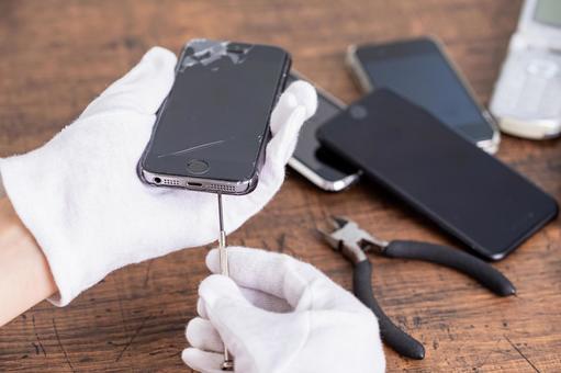 スマホを修理する手元 repair スマホを修理する手元 repair スマホ,スマートフォン,ガラケーの写真素材