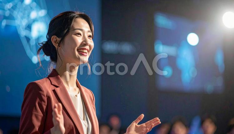 プレゼンテーションをするビジネスマン ビジネスマン,会社員,社会人ビジネスの写真素材