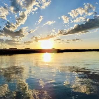 トーラ川(モンゴル)の夕日 トーラ川(モンゴル)の夕日 夕焼け,モンゴル,トーラ川の写真素材