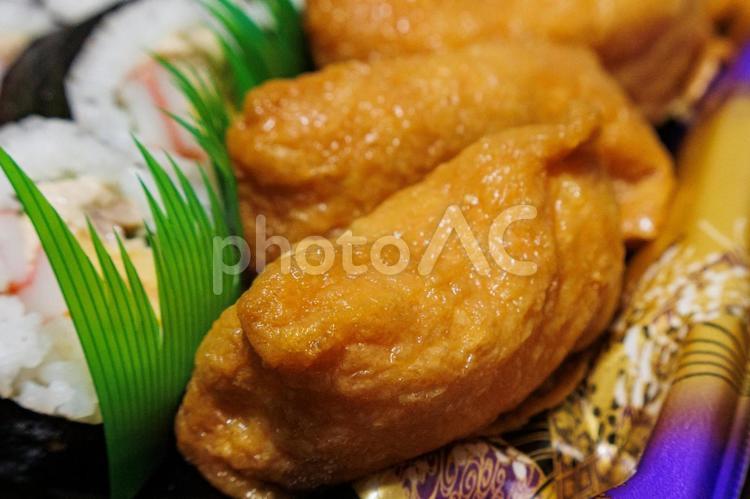 スーパーマーケットのお惣菜のいなり寿司 寿司,お惣菜,スーパーの写真素材
