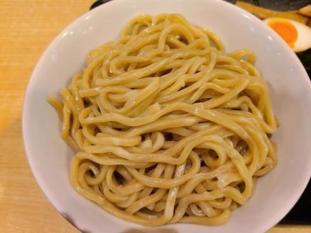 極太の大盛つけ麺 極太の大盛つけ麺 つけ麺,極太麺,大盛の写真素材