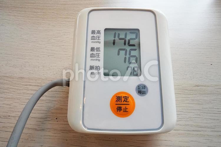血圧計　測定でちょっと高めの数値 血圧計,血圧,測定器の写真素材