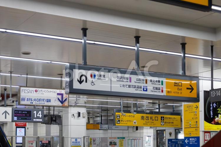 JR盛岡駅構内の鉄道路線案内標識 盛岡駅,鉄道,駅の写真素材