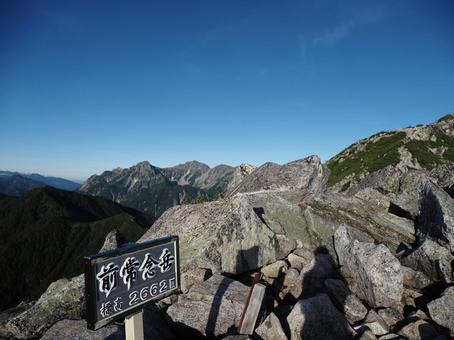 北アルプス・前常念岳山頂 北アルプス・前常念岳山頂 前常念岳,常念岳,北アルプスの写真素材