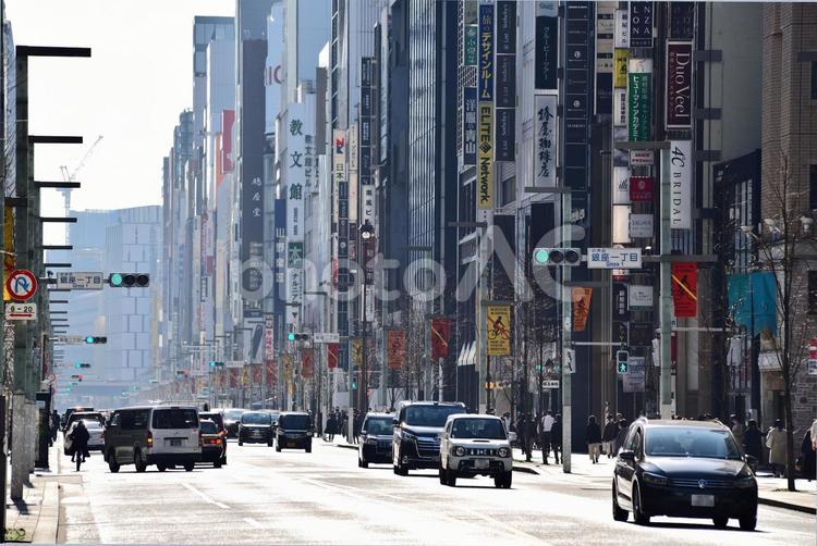 銀座一丁目から望む銀座中央通り 銀座一丁目,銀座,中央通りの写真素材