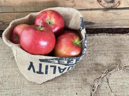 りんご りんご,赤い,フルーツの写真素材