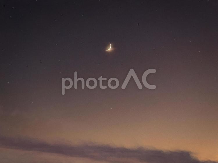 幻想的な月夜　美しいコピースペース 光,空,雲の写真素材