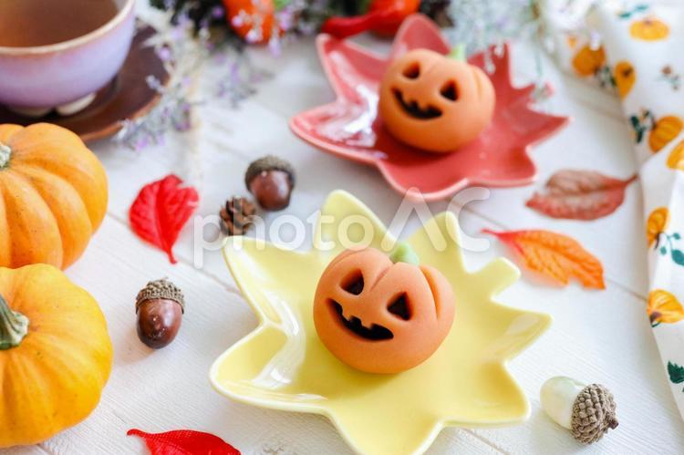 和菓子でハロウィンティータイム ハロウィン,ティータイム,お茶時間の写真素材