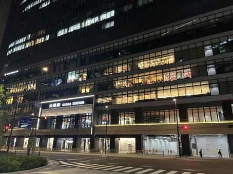 夜の大阪駅西口 夜の大阪駅西口の写真