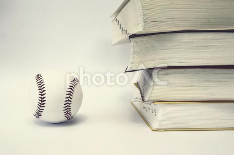 野球のボールと辞書 野球,辞書,勉強の写真素材