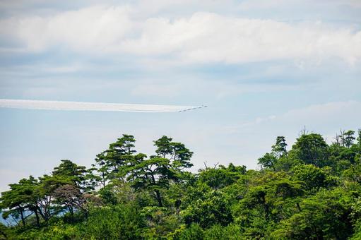 ブルーインパルス展示飛行⑿ ブルーインパルス展示飛行⑿ ブルーインパルス,展示飛行,松島湾上空の写真素材