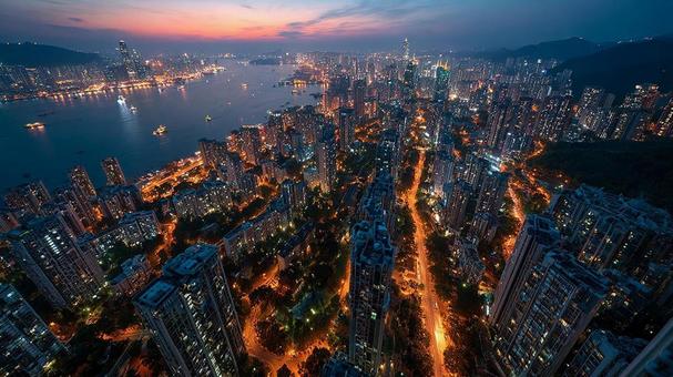夕焼けに染まる大都市の夜景と、高層ビル群 夕焼けに染まる大都市の夜景と、高層ビル群の写真