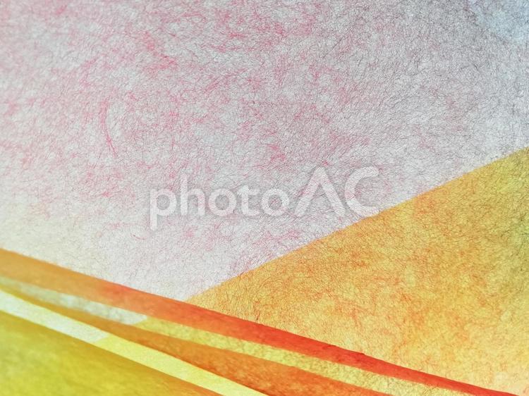 和紙　淡い赤色に重ねた黄色と左下模様 和紙,背景,壁紙の写真素材