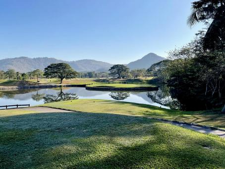 タイのゴルフ場の浮島グリーン 風景,自然,ゴルフの写真素材