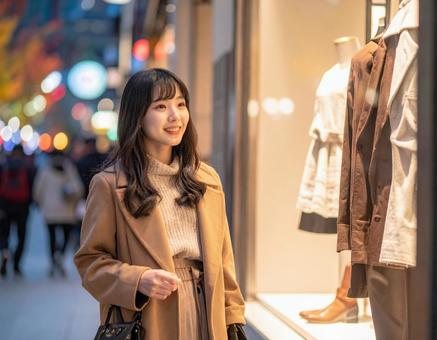秋の彼女のウィンドウショッピング 秋の彼女のウィンドウショッピングの写真