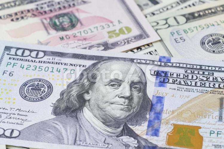 色々な種類の米ドル紙幣 米ドル,紙幣,お金の写真素材