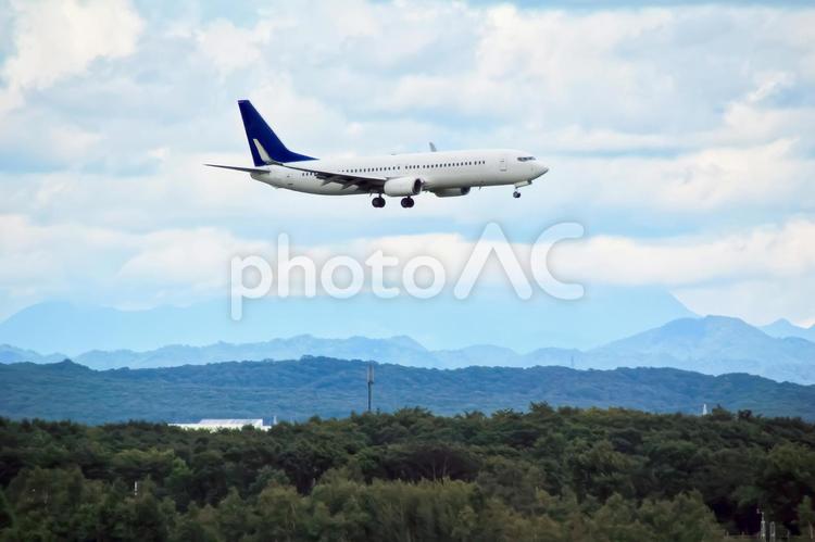 着陸直前・車輪の出ている飛行機 飛行機,着陸,車輪の写真素材