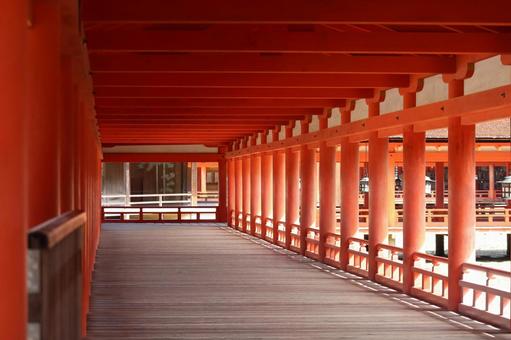 朱色の廻廊の風景 朱色,回廊,風景の写真素材