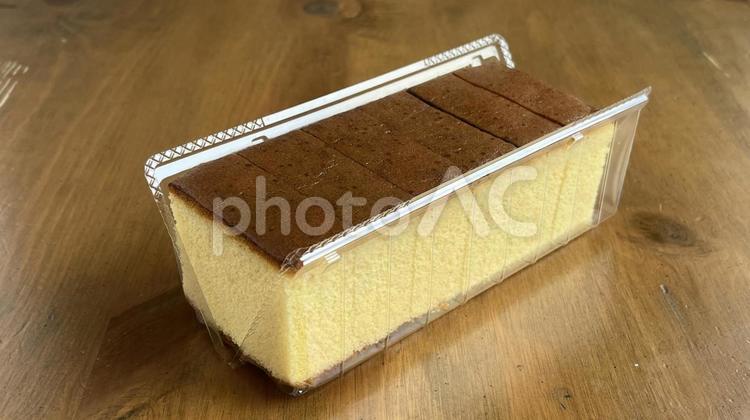 カステラ（6切れ、斜めから、ヨコ） カステラ,スイーツ,デザートの写真素材