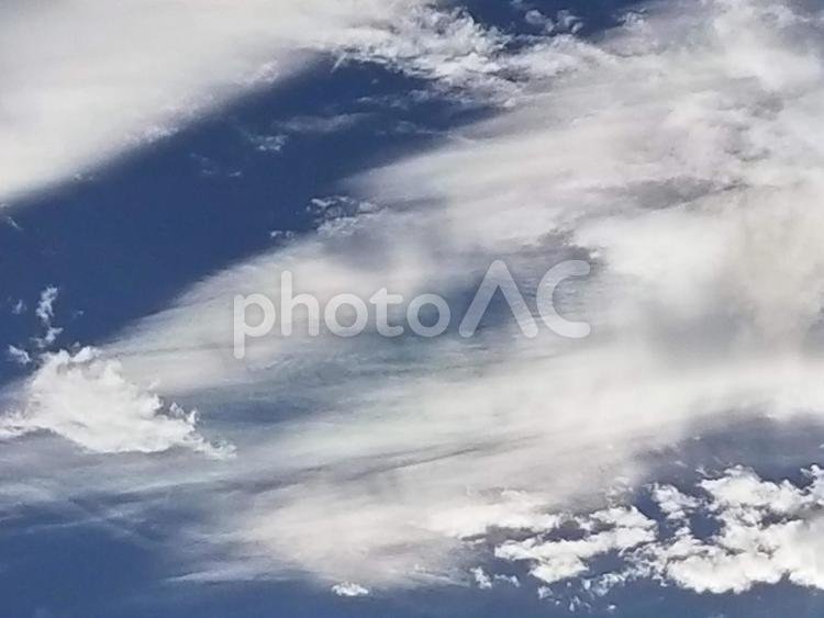 彩雲　夕暮れ 彩雲,雲,秋の空の写真素材