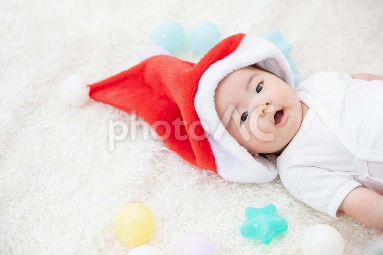 赤ちゃんとクリスマス クリスマス,赤ちゃん,サンタクロースの写真素材