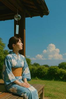 浴衣で縁側に座る女性 浴衣で縁側に座る女性の写真