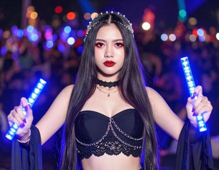 地雷系女子今日は推しに合える大事なライブ 地雷系女子今日は推しに合える大事なライブ 地雷系,推し活,女子の写真素材