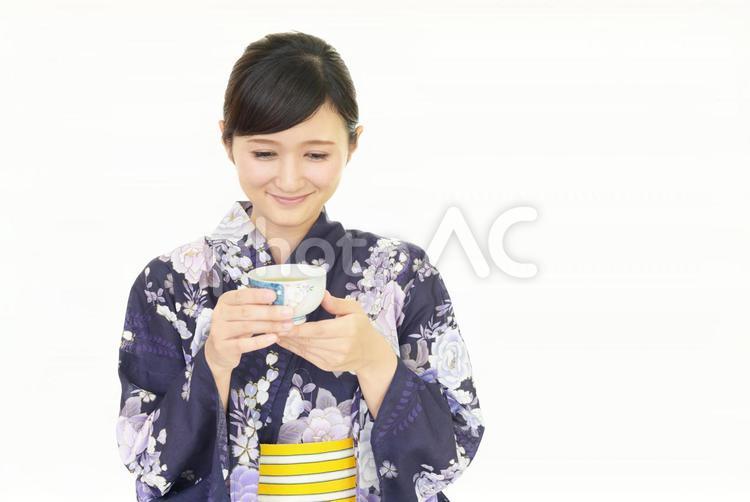 女性　浴衣　日本茶 女性,浴衣,着物の写真素材