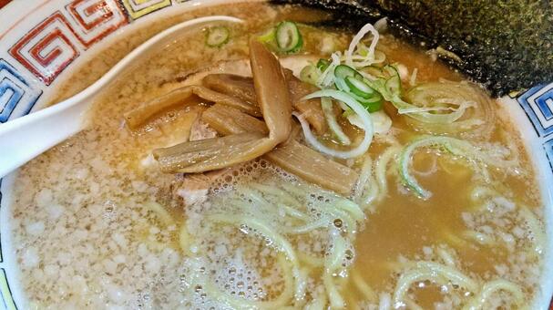 醤油ラーメン 醤油ラーメンの写真