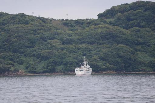 海と船と山と空の風景 海と船と山と空の風景の写真