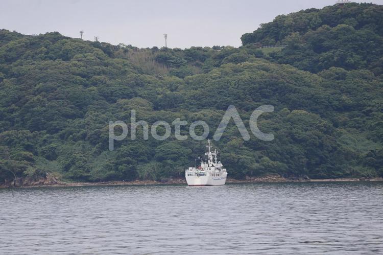 海と船と山と空の風景 海,船,山の写真素材