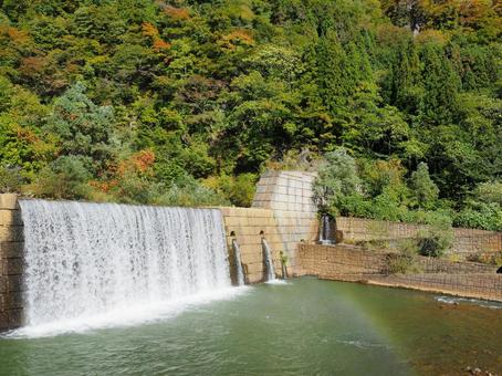 秋の景色８ ダム,関川一号砂防えん堤,長野県の写真素材