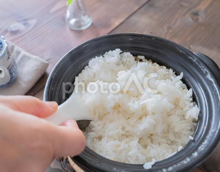 日本米を土鍋で炊いて食べてみる　新米の米 日本米,土鍋,炊くの写真素材