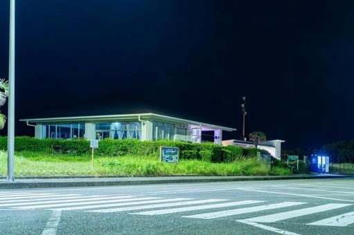 深夜の一ッ葉有料道路(下り)パーキング 深夜の一ッ葉有料道路(下り)パーキング 道路,交通,道の写真素材