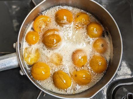 キンカンの甘露煮_調理（上から） 金柑の甘露煮,金柑,キンカンの写真素材